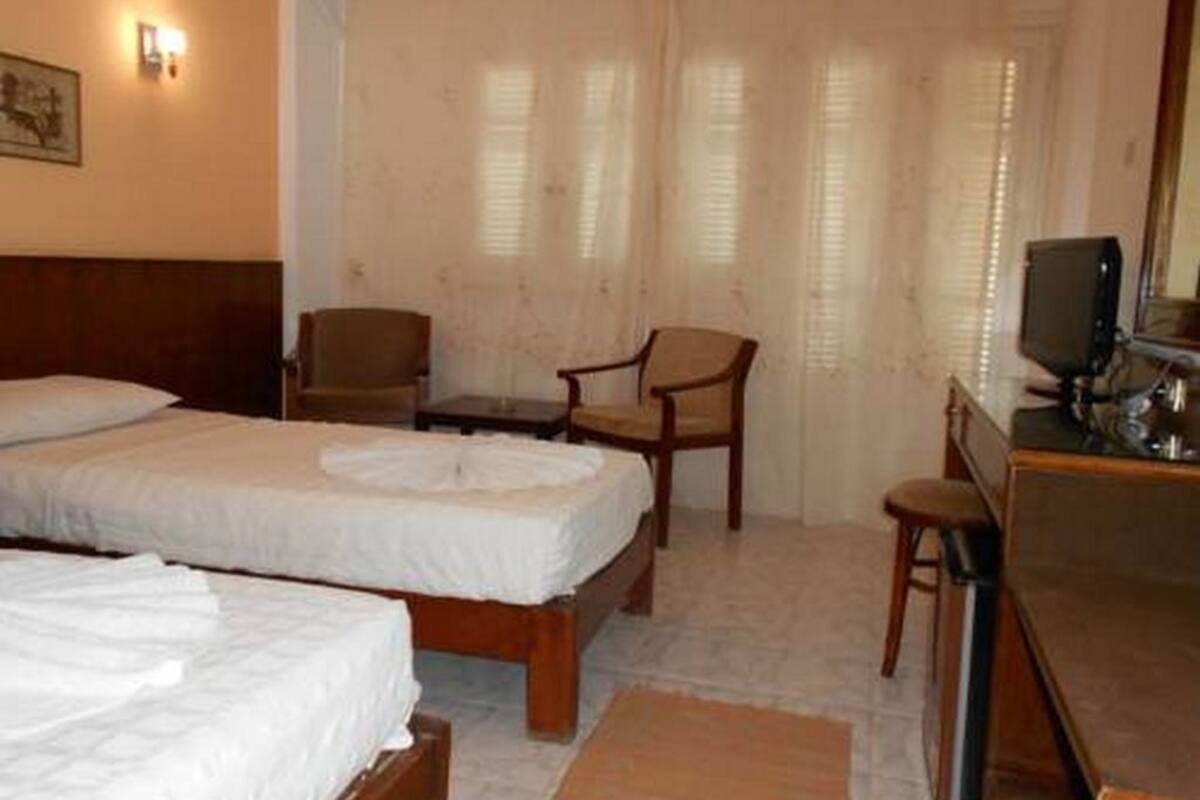 2 bedrooms, minibar, desk, blackout curtains