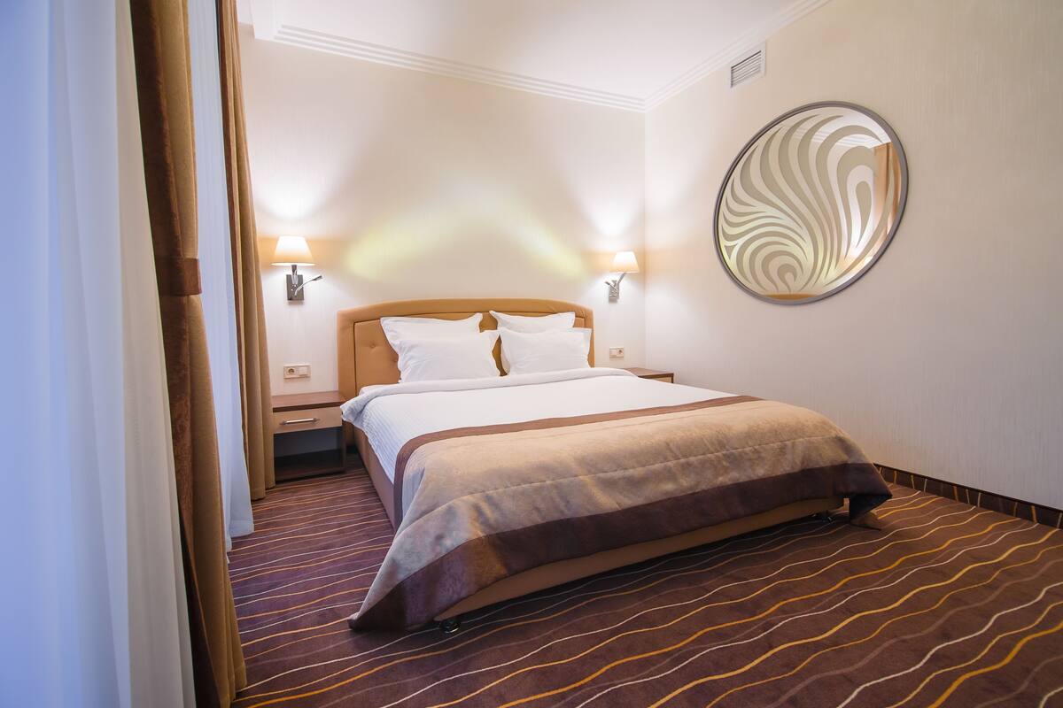 Suite | Minibar, caja fuerte, escritorio y sistema de insonorización