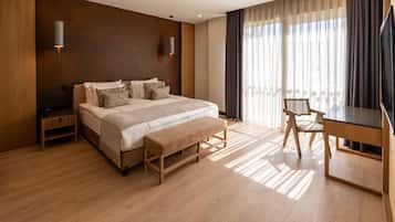Artículos del minibar gratis, cunas gratuitas y camas extra gratis