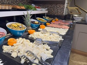 Lunch and dinner served