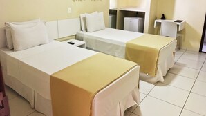 Escritorio, wifi gratis y ropa de cama 
