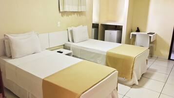 Twin Room | Desk, free WiFi, bed sheets