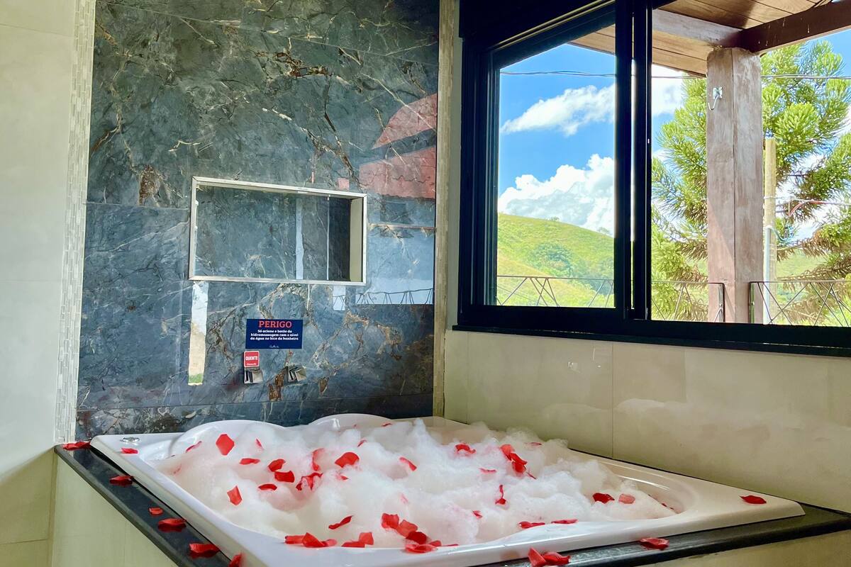 Premium Room | Minibar, blackout curtains, iron/ironing board, free WiFi
