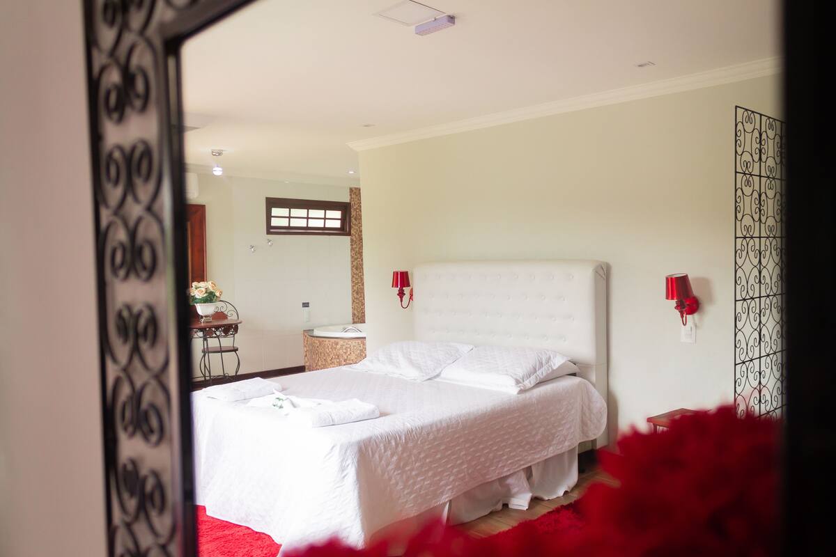 SUITE MASTER | Minibar, blackout curtains, iron/ironing board, free WiFi