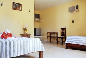 家庭房 | 办公桌、免费 WiFi、床单