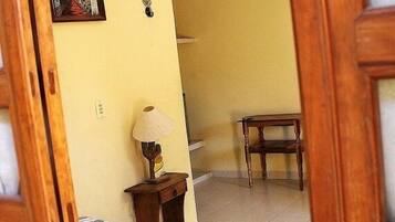 Habitación familiar | Escritorio, wifi gratis y ropa de cama