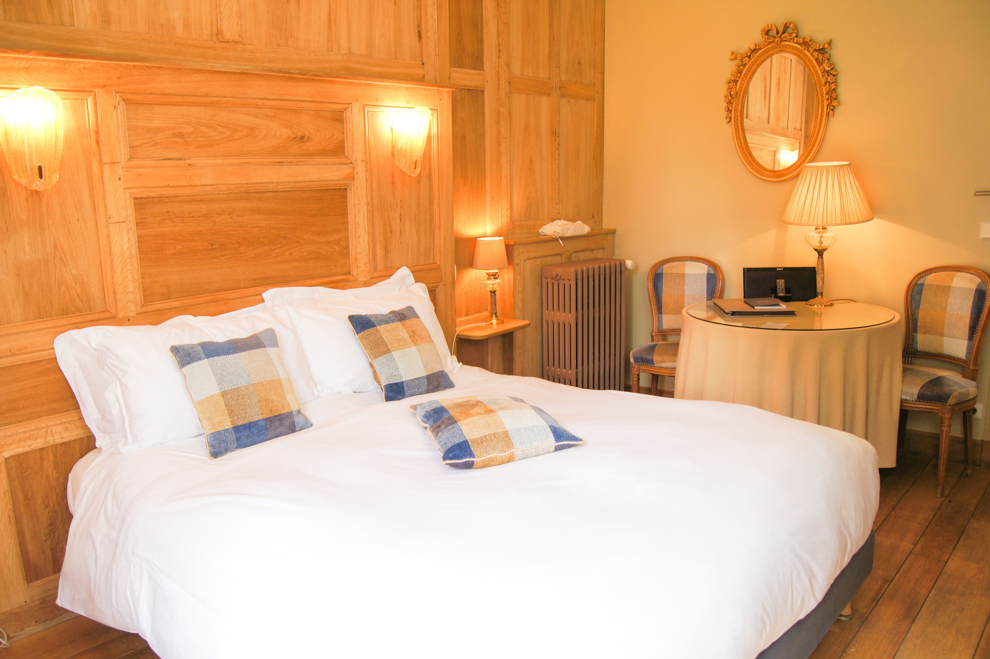 standard double room, park view | pillow-top beds, in-room safe, individually decorated, blackout curtains