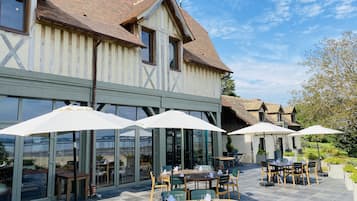 Frühstück, Mittagessen, Abendessen, französische Küche, Blick aufs Meer 