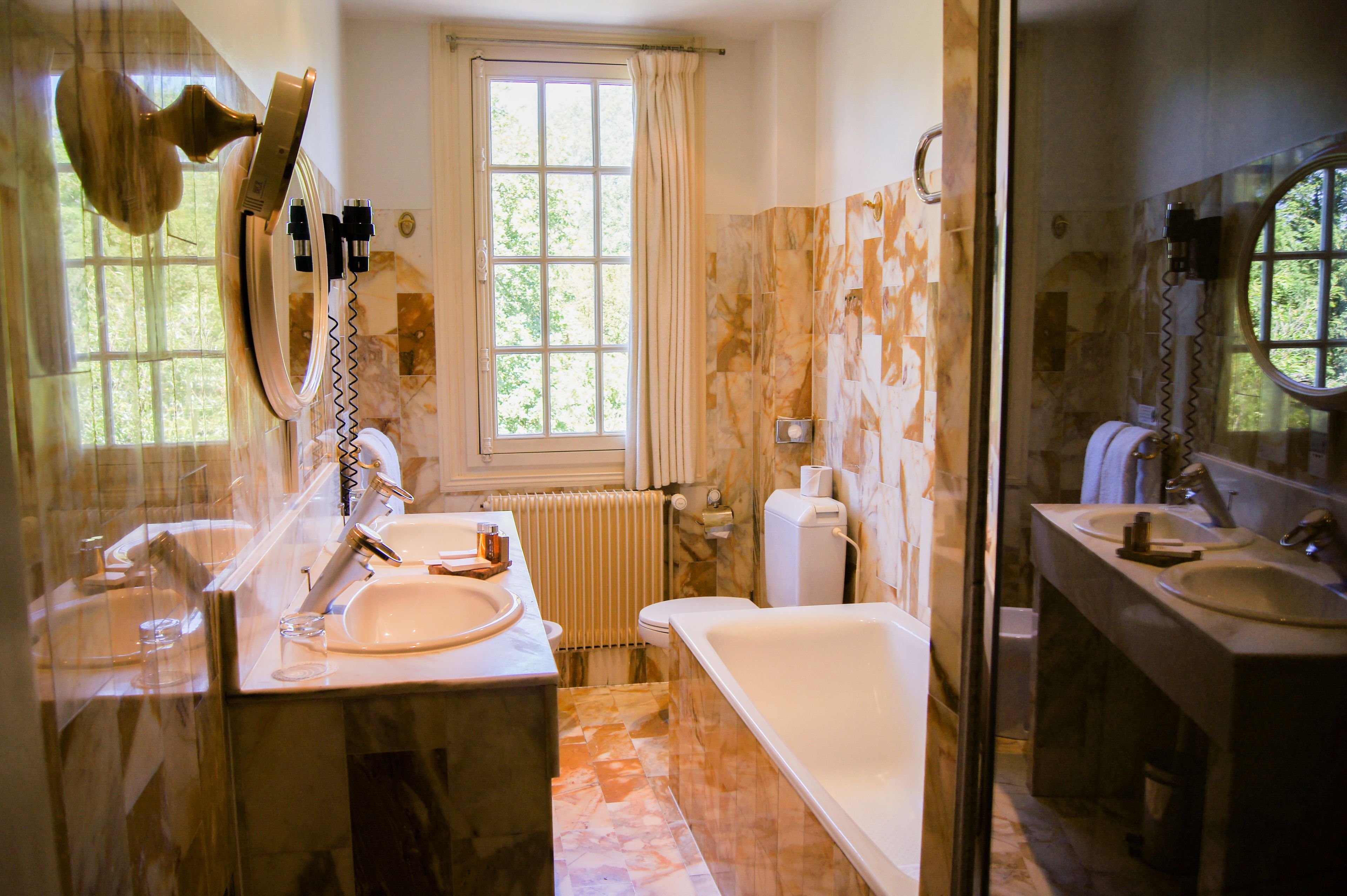 standard double room, park view | bathroom | free toiletries, hair dryer, bathrobes, slippers