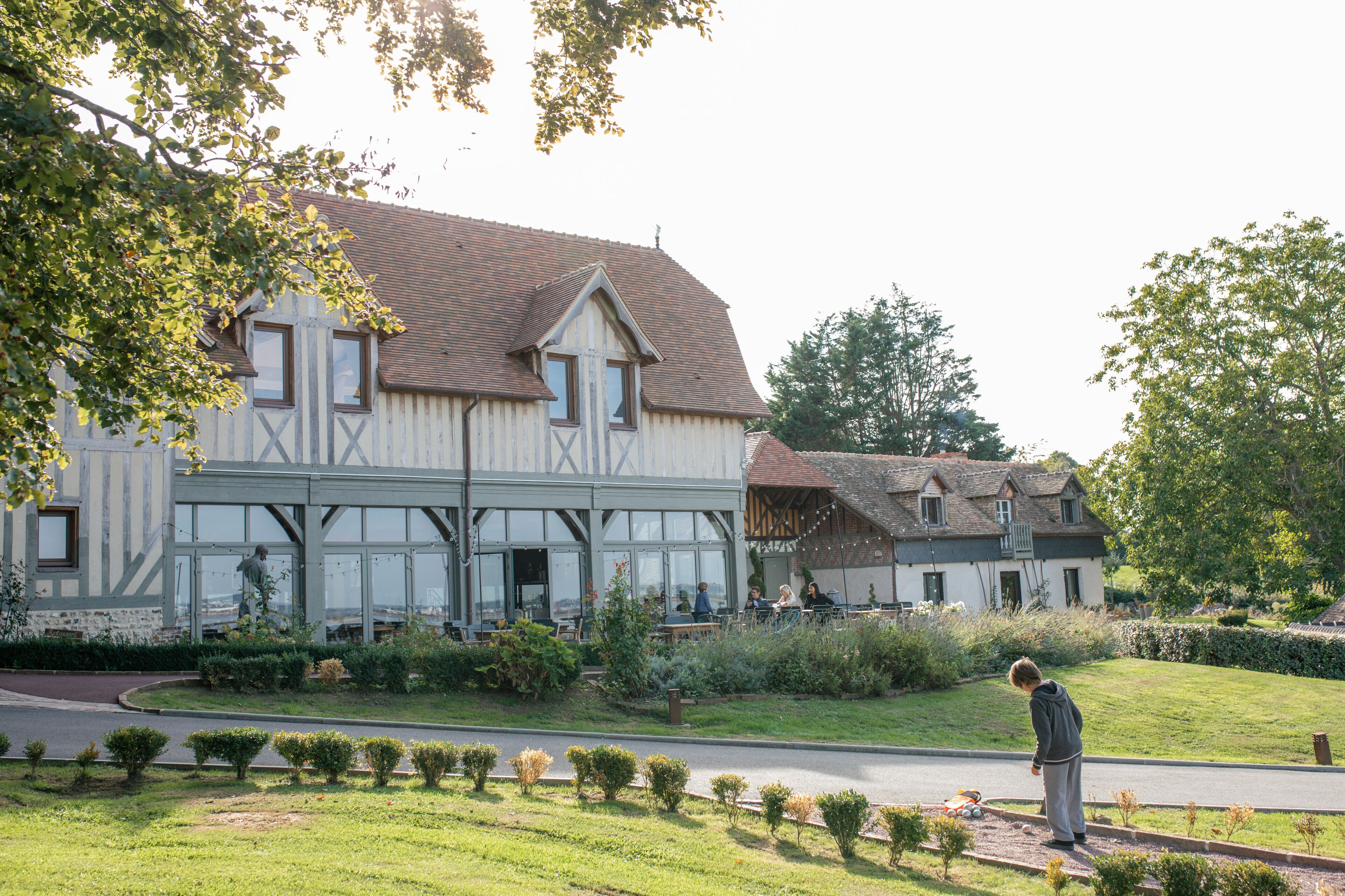 breakfast, lunch, dinner served; french cuisine, sea views
