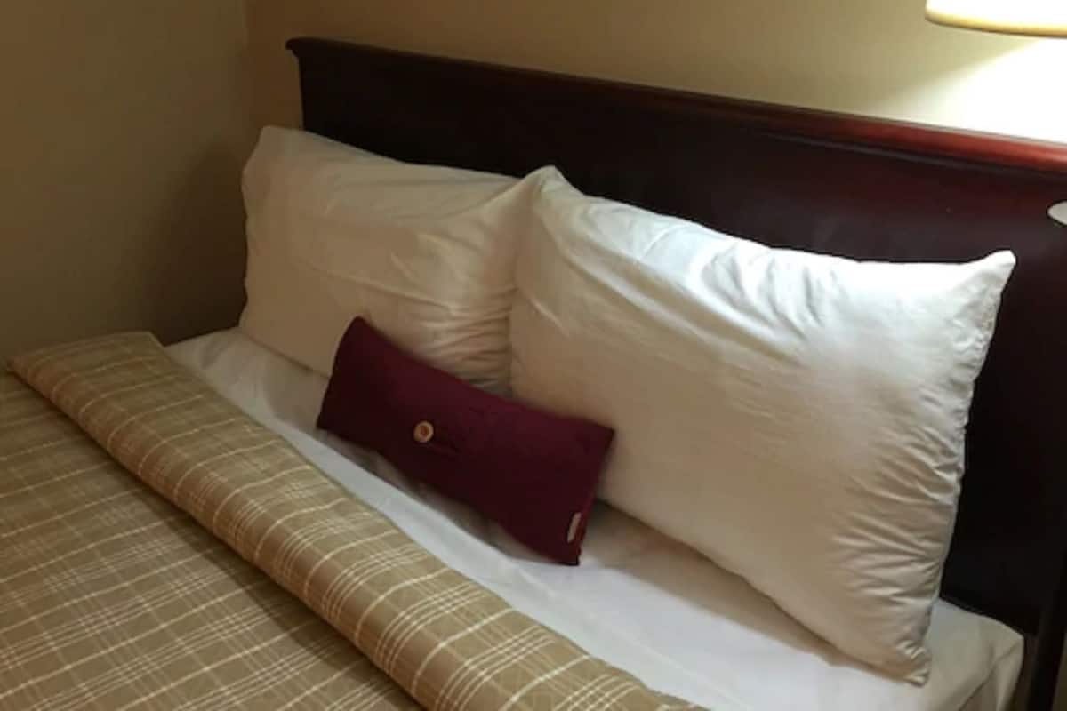 Standard Room, 1 Queen Bed