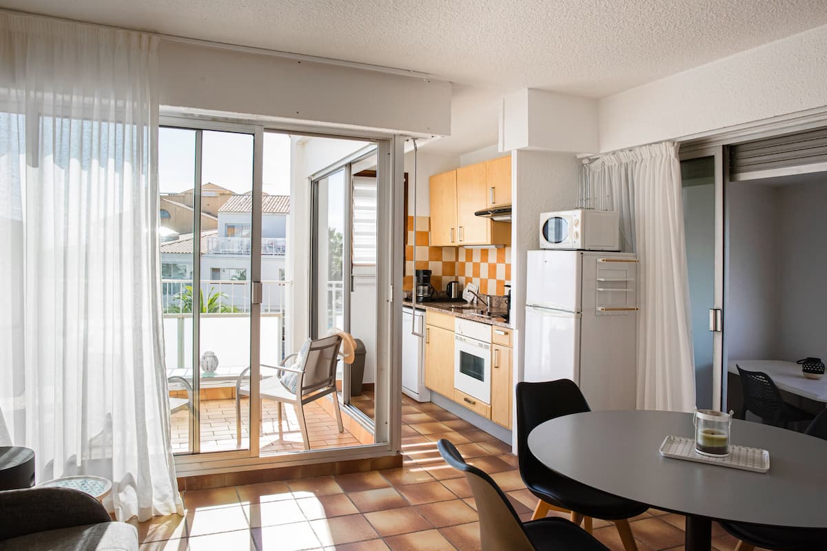 Appartement 6 personnes - 3 chambres - Terrasse - Vue mer | Privékeuken | Een koelkast, een kookplaat, een vaatwasser, een espressoapparaat