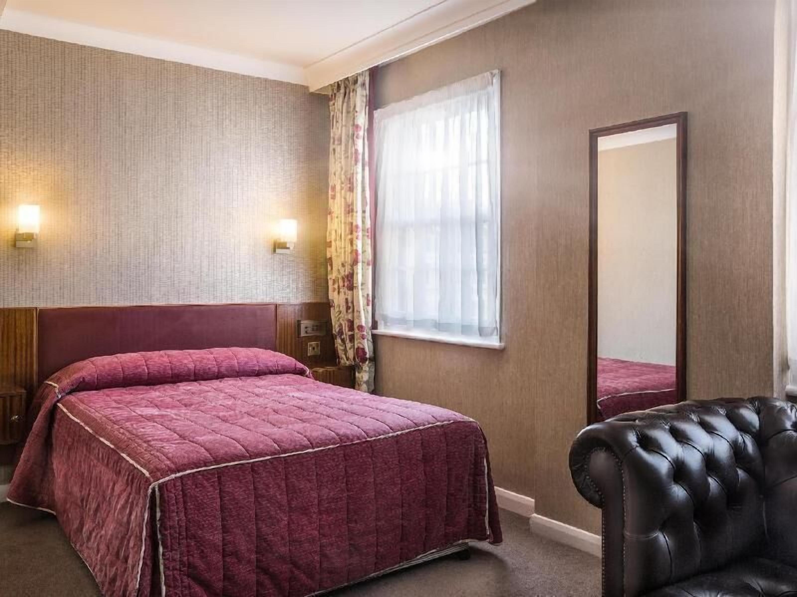 Blendingsgardiner, barnesenger (inkludert) og wi-fi (inkludert)