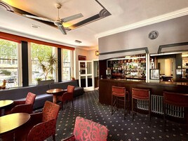 Bar (in der Unterkunft)