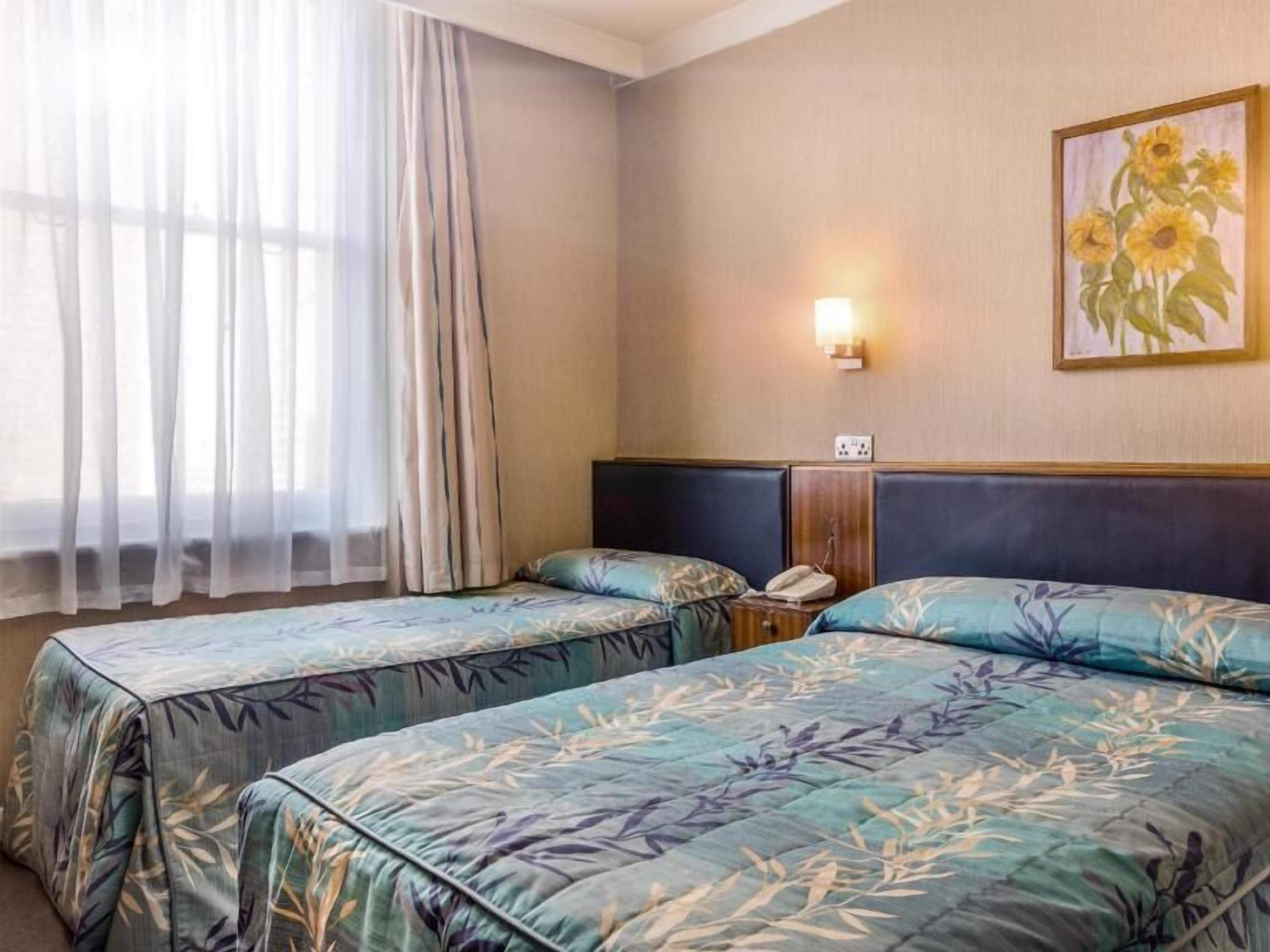 Blendingsgardiner, barnesenger (inkludert) og wi-fi (inkludert)