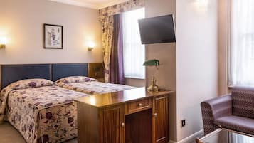 Junior Suite | Blackout drapes, free cribs/infant beds, free WiFi, bed sheets