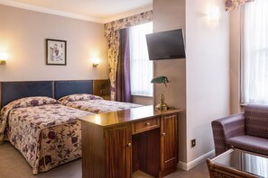 Junior Suite | Blackout drapes, free WiFi, bed sheets - Mitre House Hotel (London)