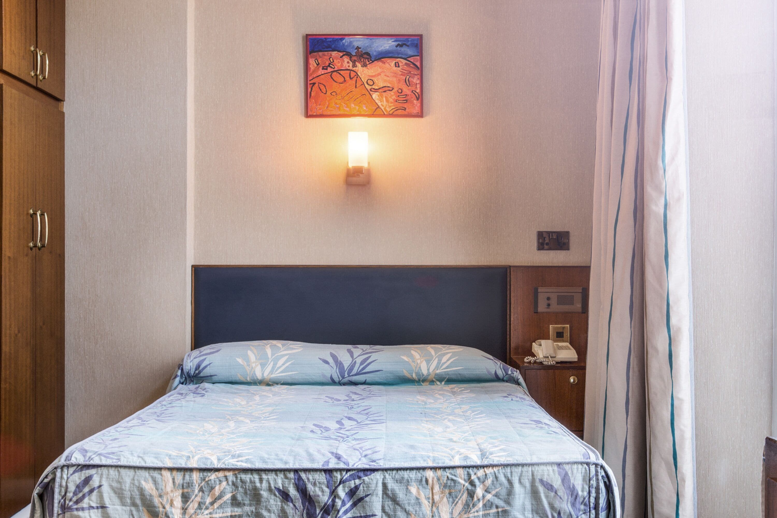 雙人房 | 遮光窗簾/窗簾、免費嬰兒床、免費 Wi-Fi、床單