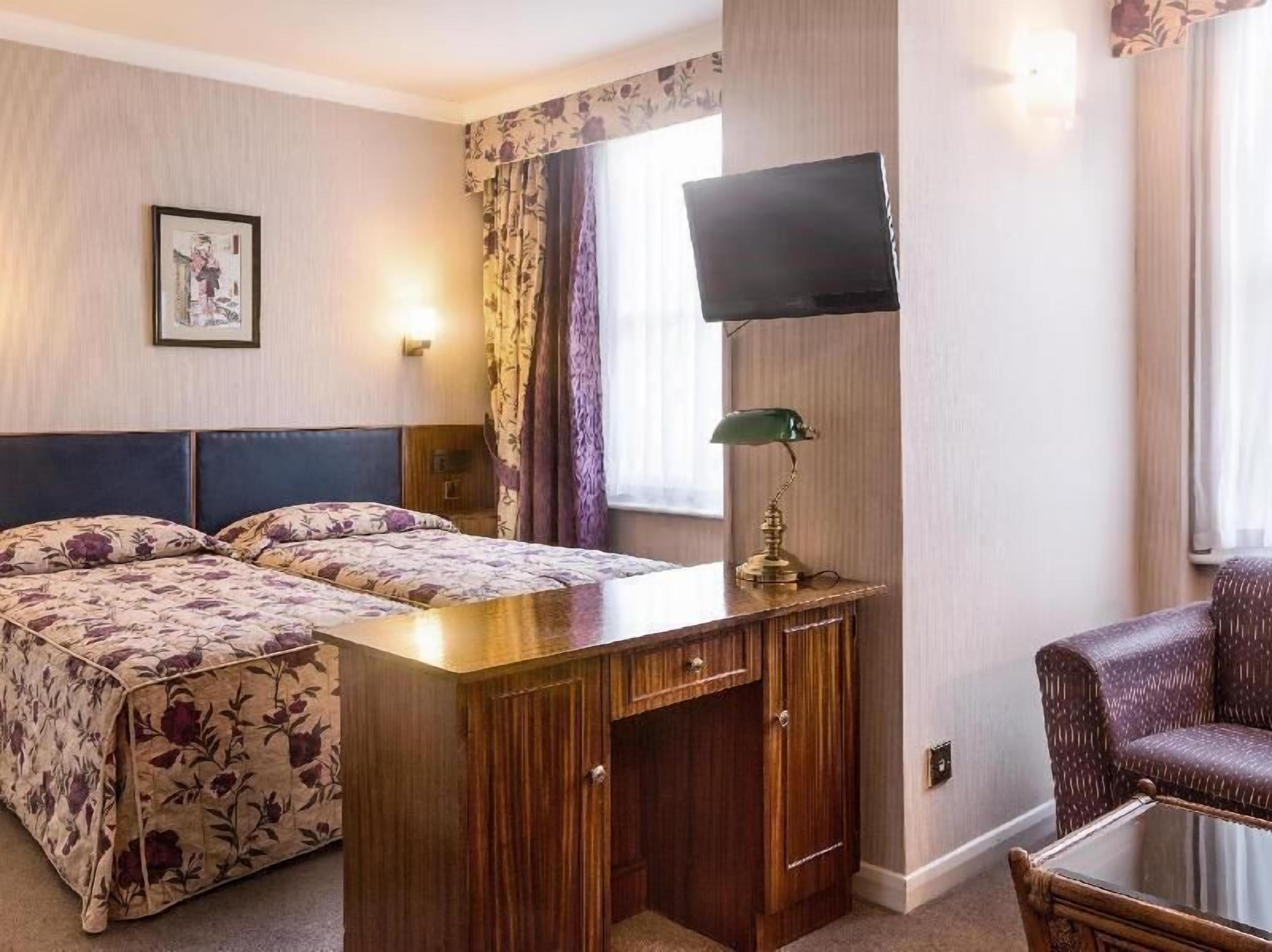 Blendingsgardiner, barnesenger (inkludert) og wi-fi (inkludert)