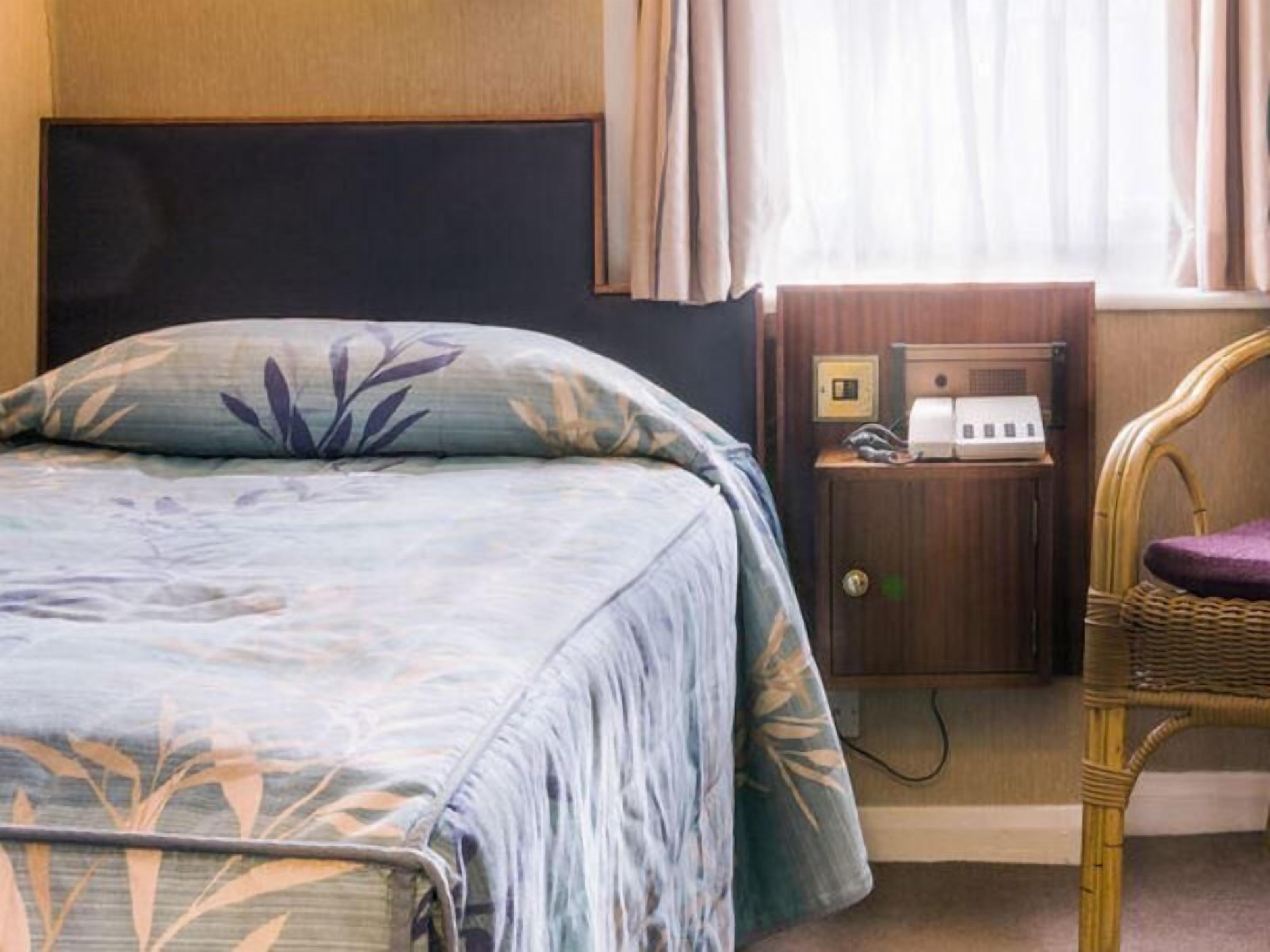 Blendingsgardiner, barnesenger (inkludert) og wi-fi (inkludert)