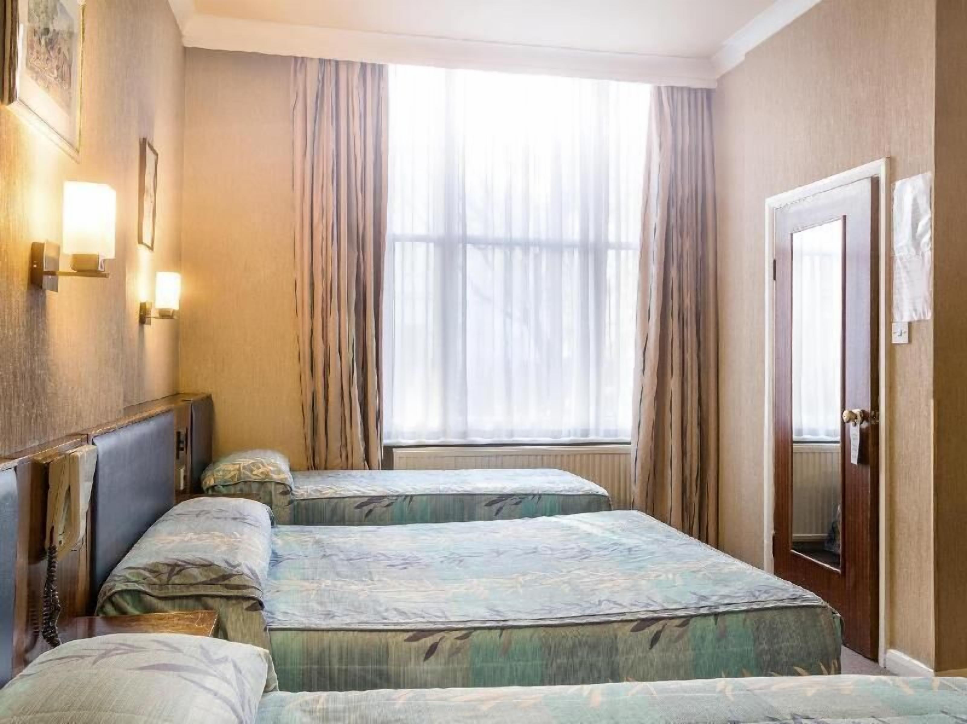 Blendingsgardiner, barnesenger (inkludert) og wi-fi (inkludert)