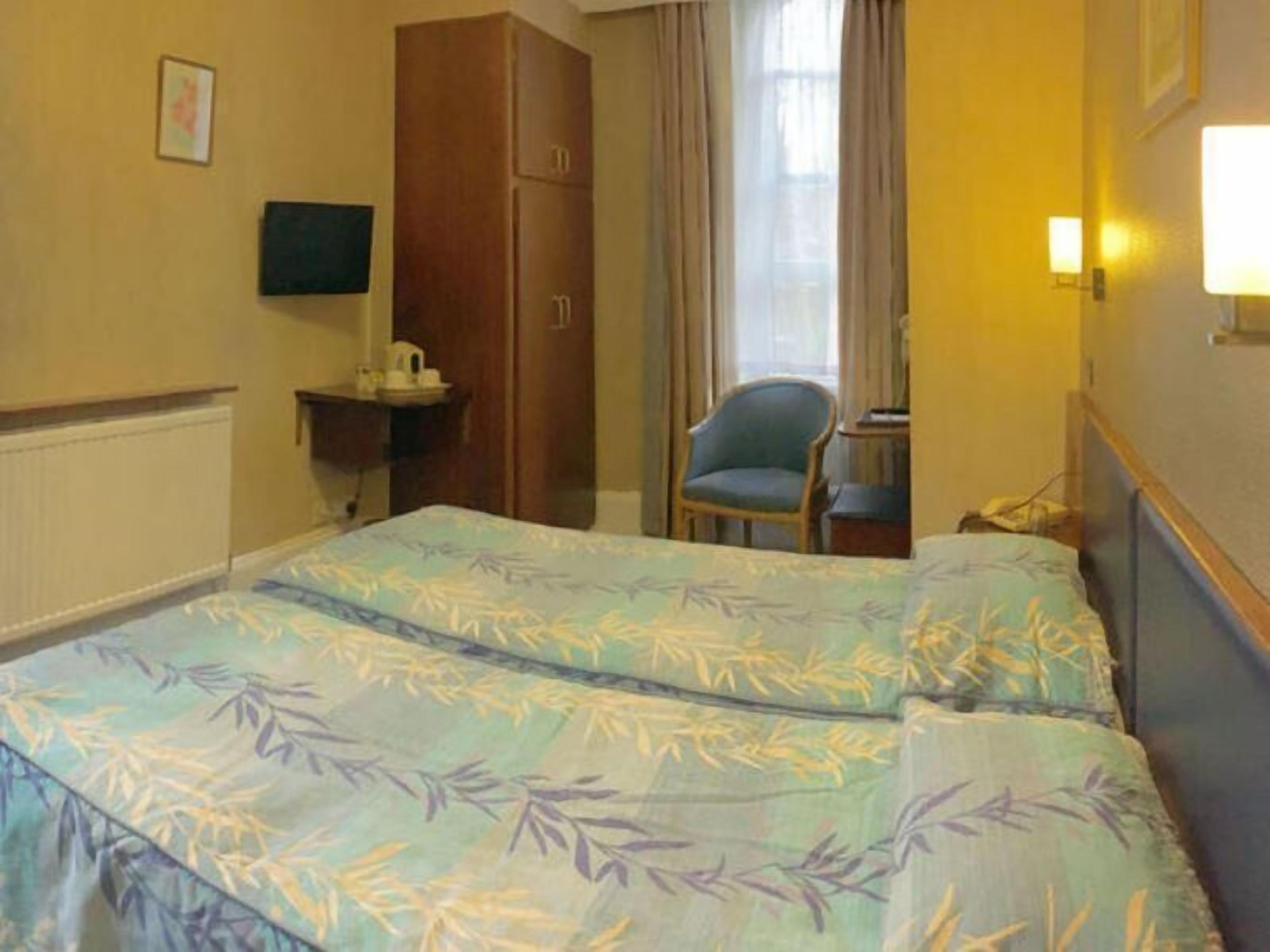 Blendingsgardiner, barnesenger (inkludert) og wi-fi (inkludert)