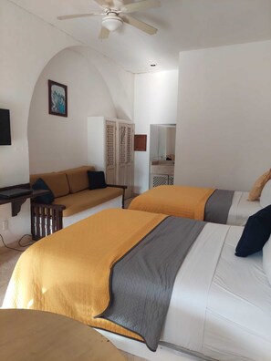 标准四人房 | 客房内保险箱、免费 WiFi、床单