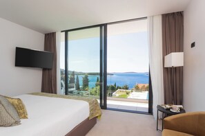 Camera Superior con letto matrimoniale o 2 letti singoli, vista mare | 2 camere, una cassaforte in camera, tende oscuranti, insonorizzazione