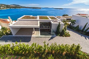 Apartamento superior, 2 quartos, sacada, vista para o mar | Fachada
