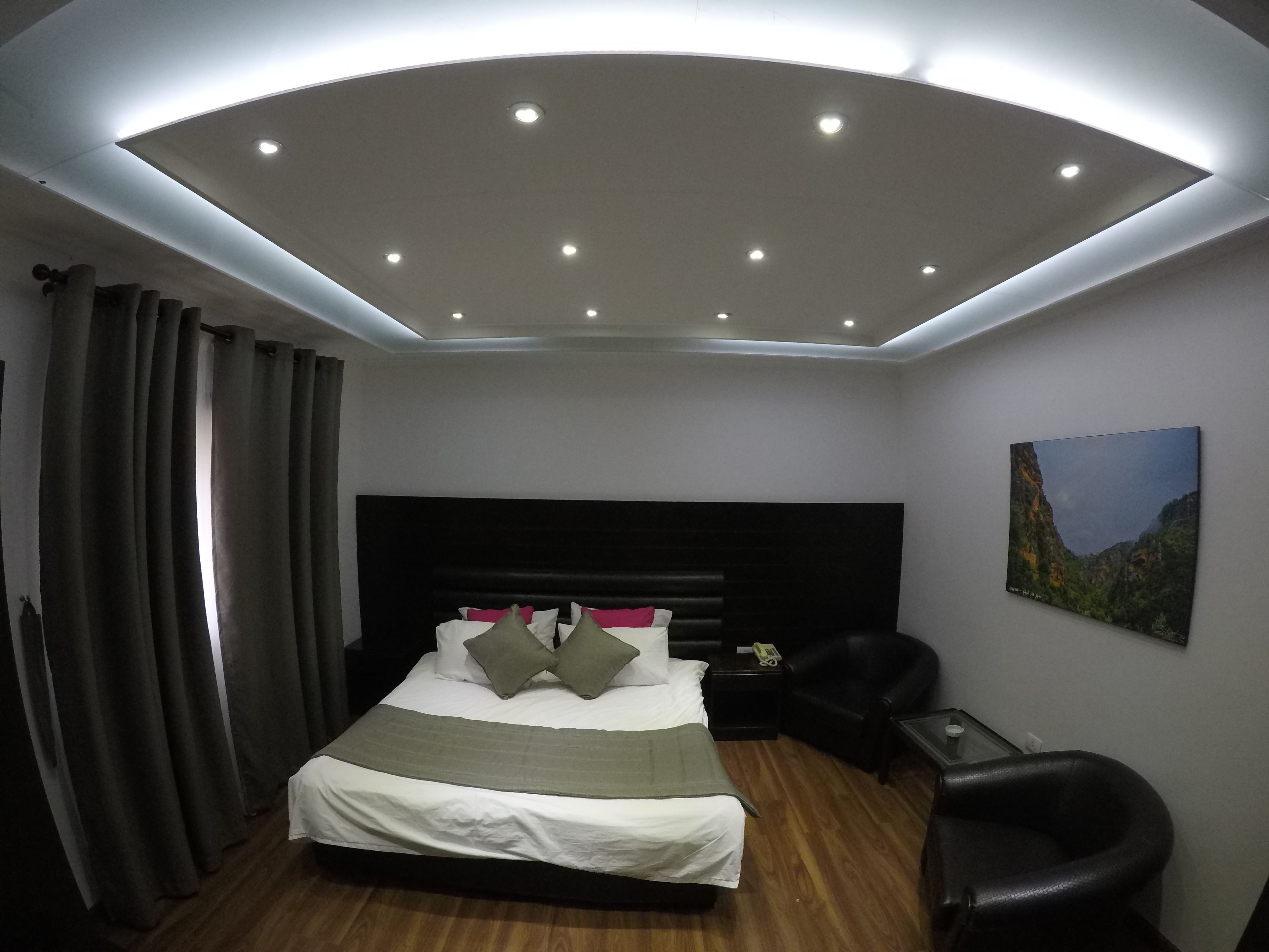 Dobbelt- eller tomannsrom – deluxe | Minibar, individuelt innredet, wi-fi (inkludert) og sengetøy