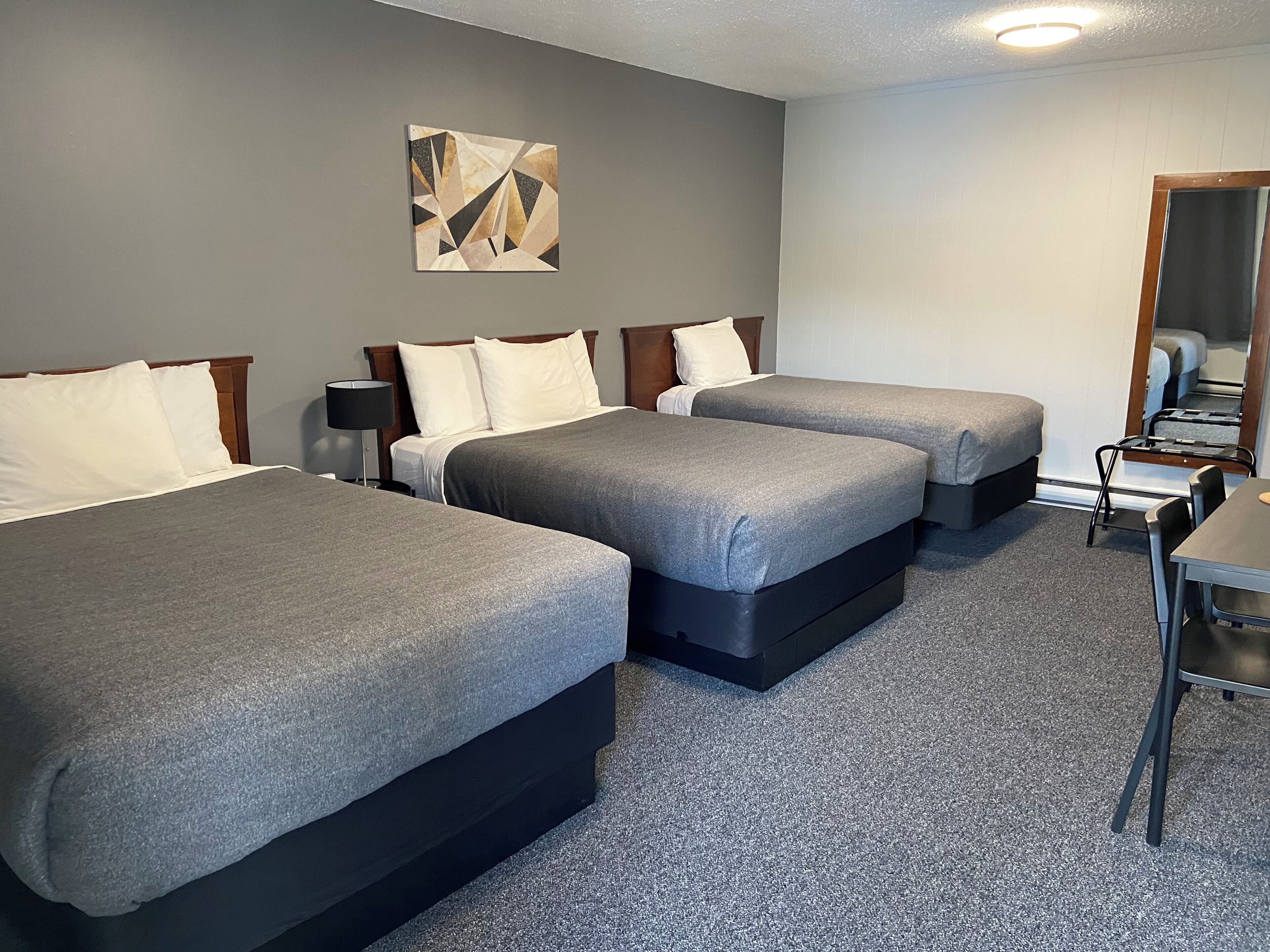 Deluxe Triple Room, Multiple Beds | Desk, blackout drapes, free WiFi, bed sheets