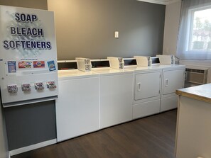 Laundry room - Monashee Lodge (Revelstoke)