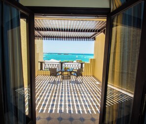 Free minibar items, in-room safe, individually decorated - Sunny Days Palma De Mirette Resorts & Spa (Hurghada)