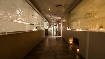 Sauna, hot tub, steam room, Turkish bath/hammam, body treatments