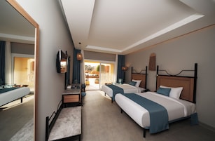 Artículos del minibar gratis y caja de seguridad en la habitación