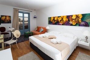 Familienstudio, Stadtblick | Zimmersafe, schallisolierte Zimmer, Bügeleisen/Bügelbrett