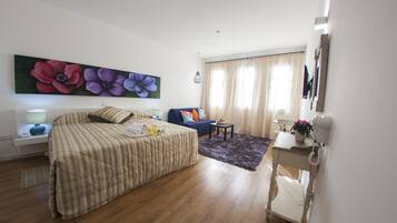 Estudi de luxe, vistes a la ciutat | Caixa forta a l'habitació i habitacions insonoritzades