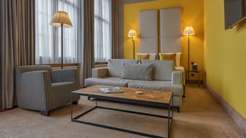 Grand DeLuxe Room | Luxe beddengoed, een kluis op de kamer, individueel gedecoreerd