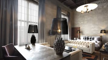 The Presidential Suite | Living area | 42-inch LED TV with satellite channels, TV
