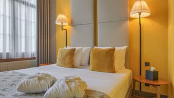 Grand DeLuxe Room | 1 bedroom, premium bedding, in-room safe, individually decorated