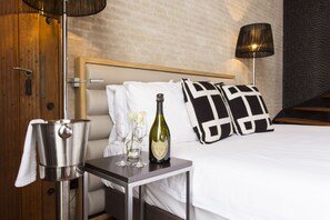 The Presidential Suite | Peralatan tempat tidur premium, peti besi dalam bilik 