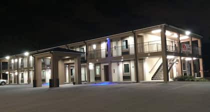 Paradise Inn & Suites