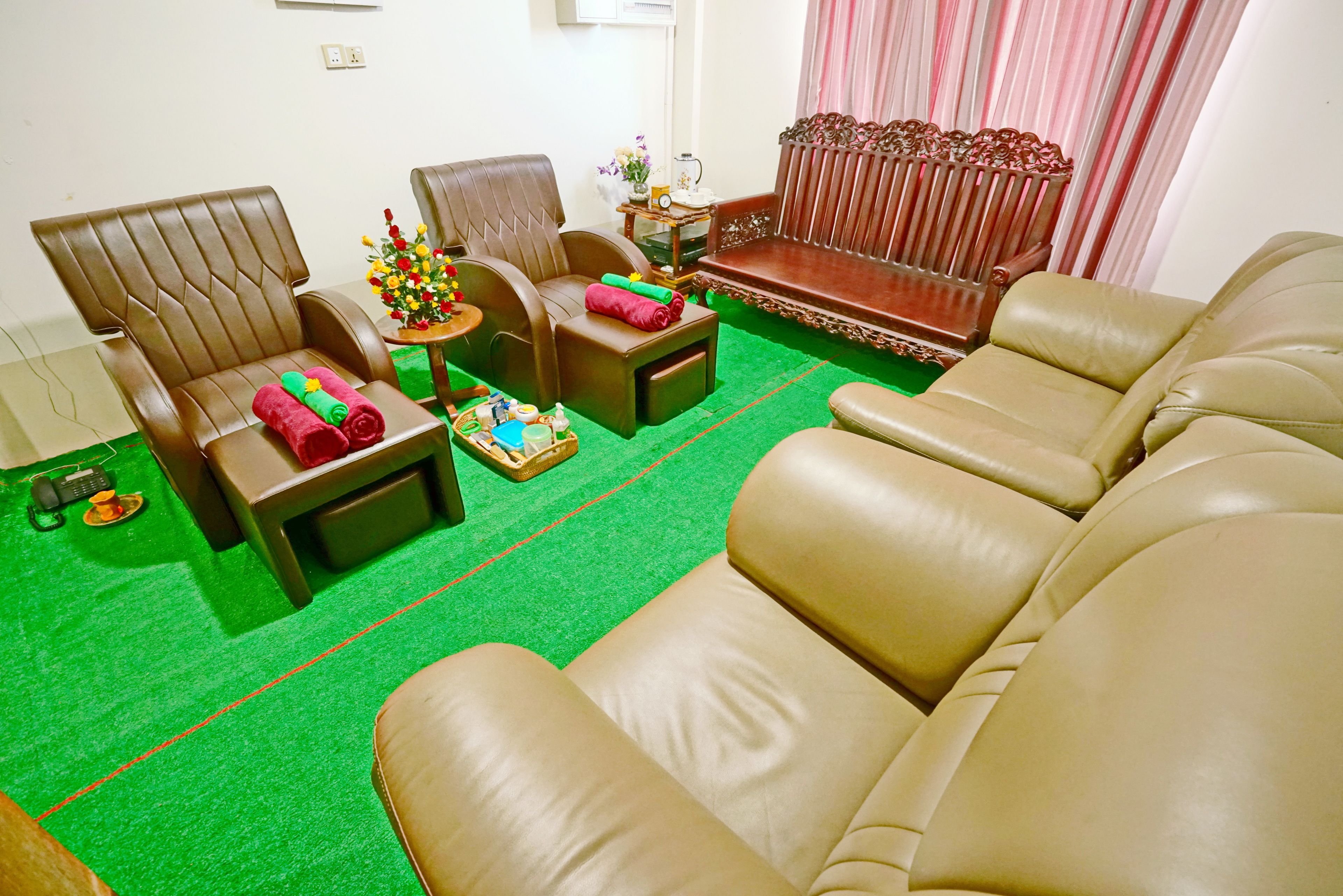 body treatments, aromatherapy, thai massages, body wraps, body scrubs