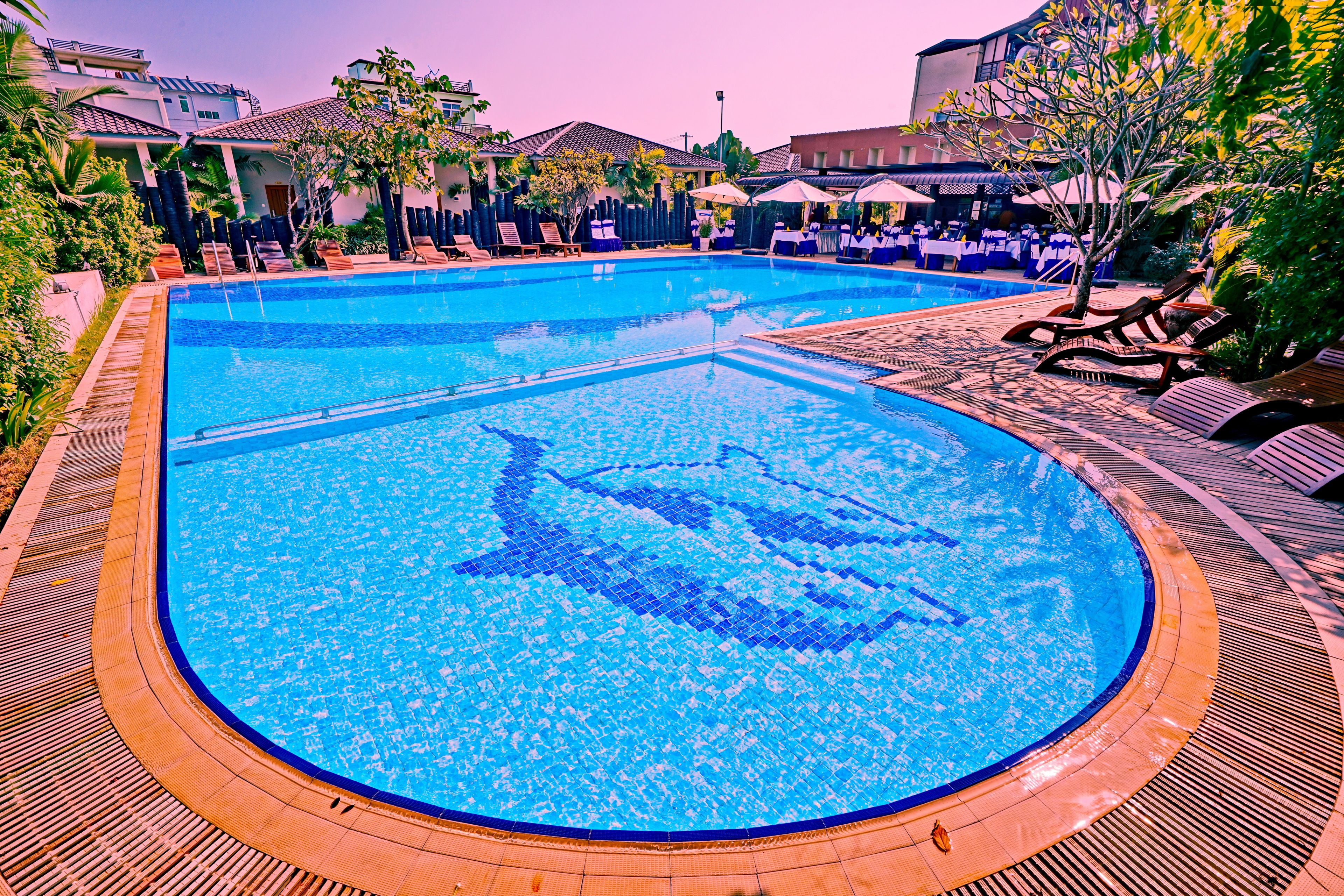 seasonal outdoor pool, free pool cabanas, pool umbrellas