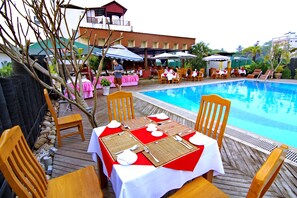 2 restaurants, breakfast, lunch, dinner served; international cuisine - Triumph Hotel (Mandalay)