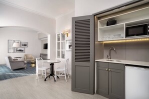 Executive Suite, 2 Bedrooms | Private kitchen | Fridge, microwave, coffee/tea maker, cookware/dishes/utensils - Protea Hotel by Marriott Cape Town Mowbray (Cape Town)