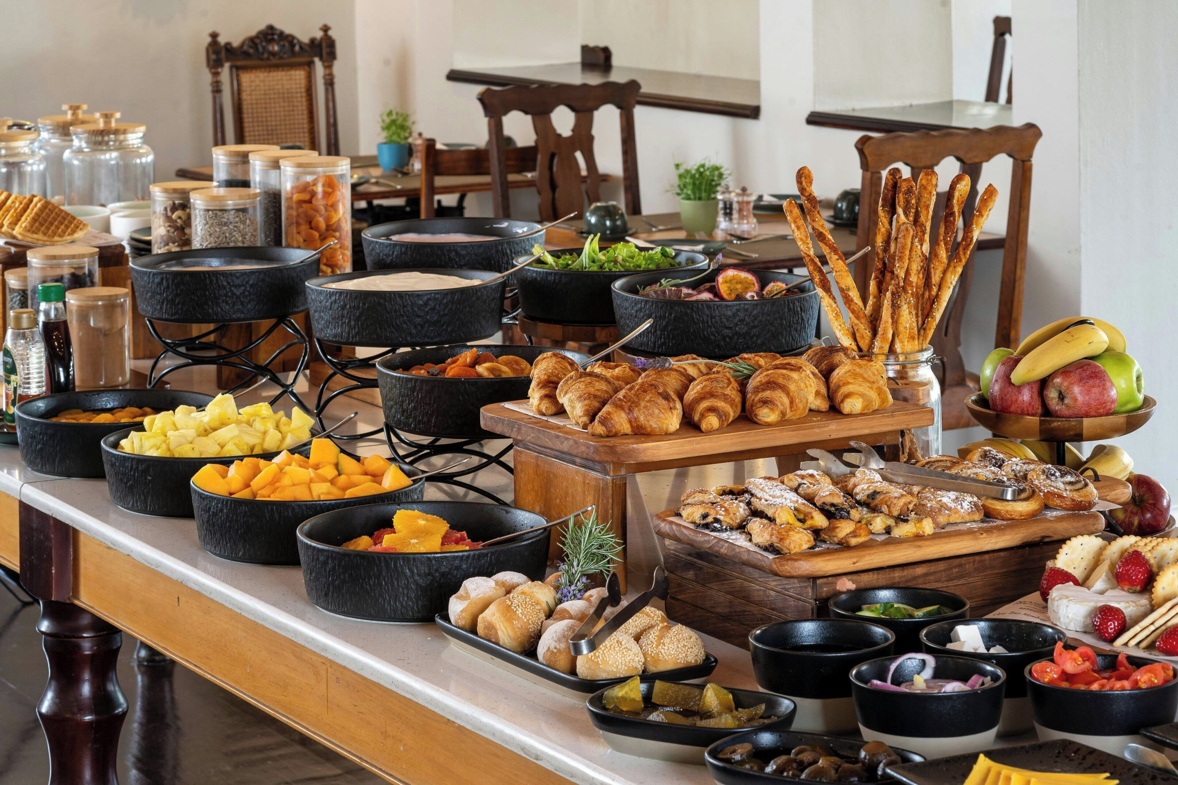 Daily buffet breakfast (ZAR 195 per person)