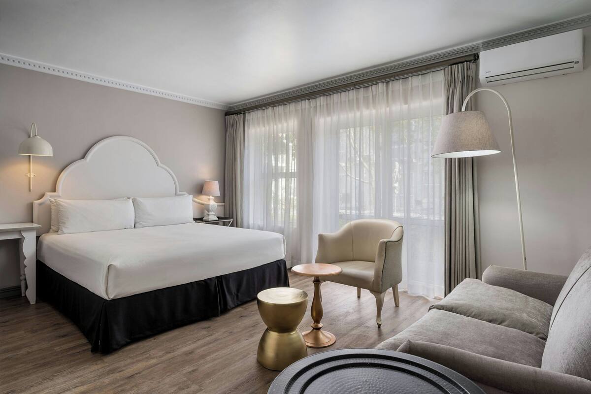 Suite Executive, 1 camera da letto | 1 camera, cassaforte in camera, una scrivania, ferro/asse da stiro