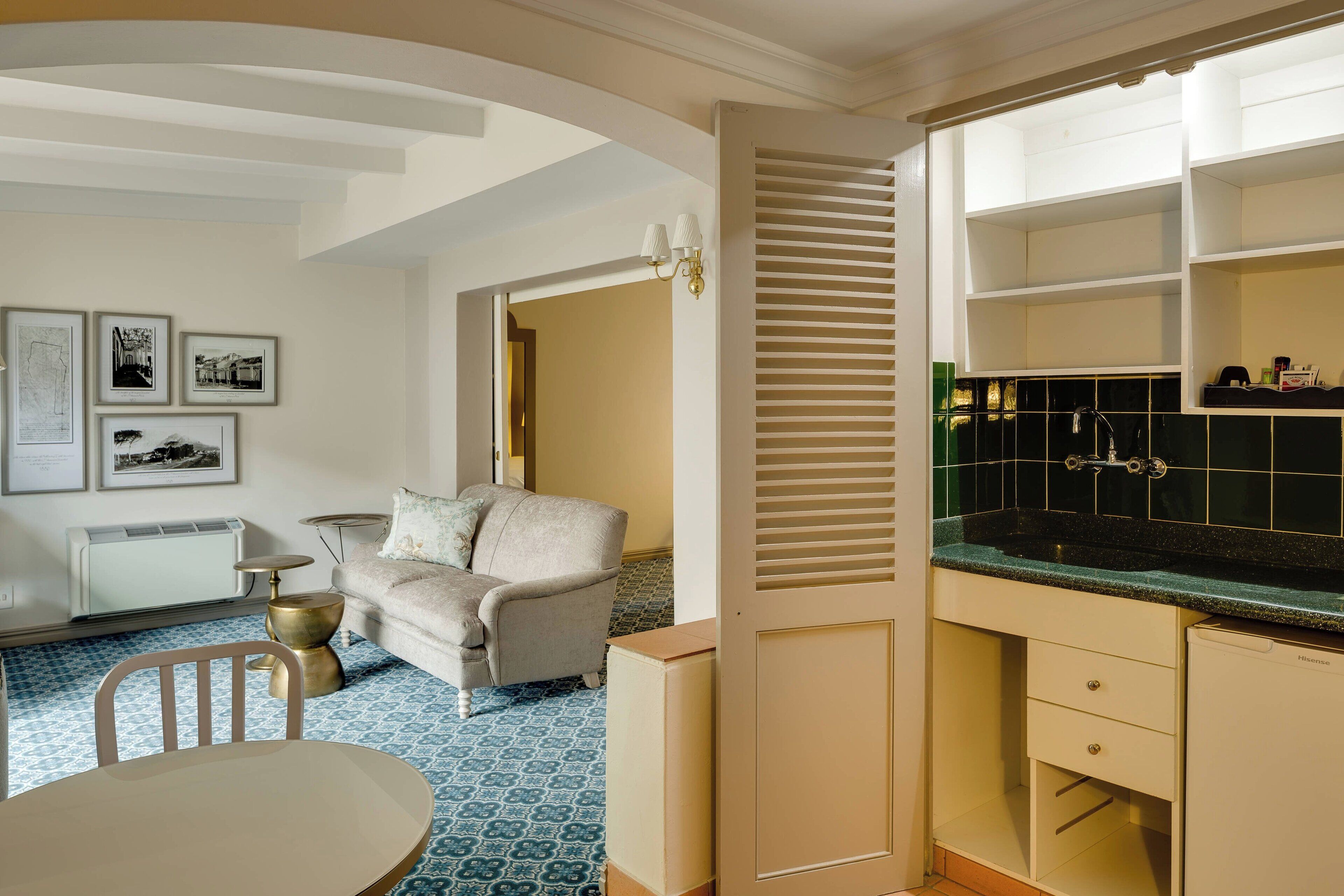 executive suite, 1 bedroom, non smoking | 1 bedroom, in-room safe, desk, iron/ironing board