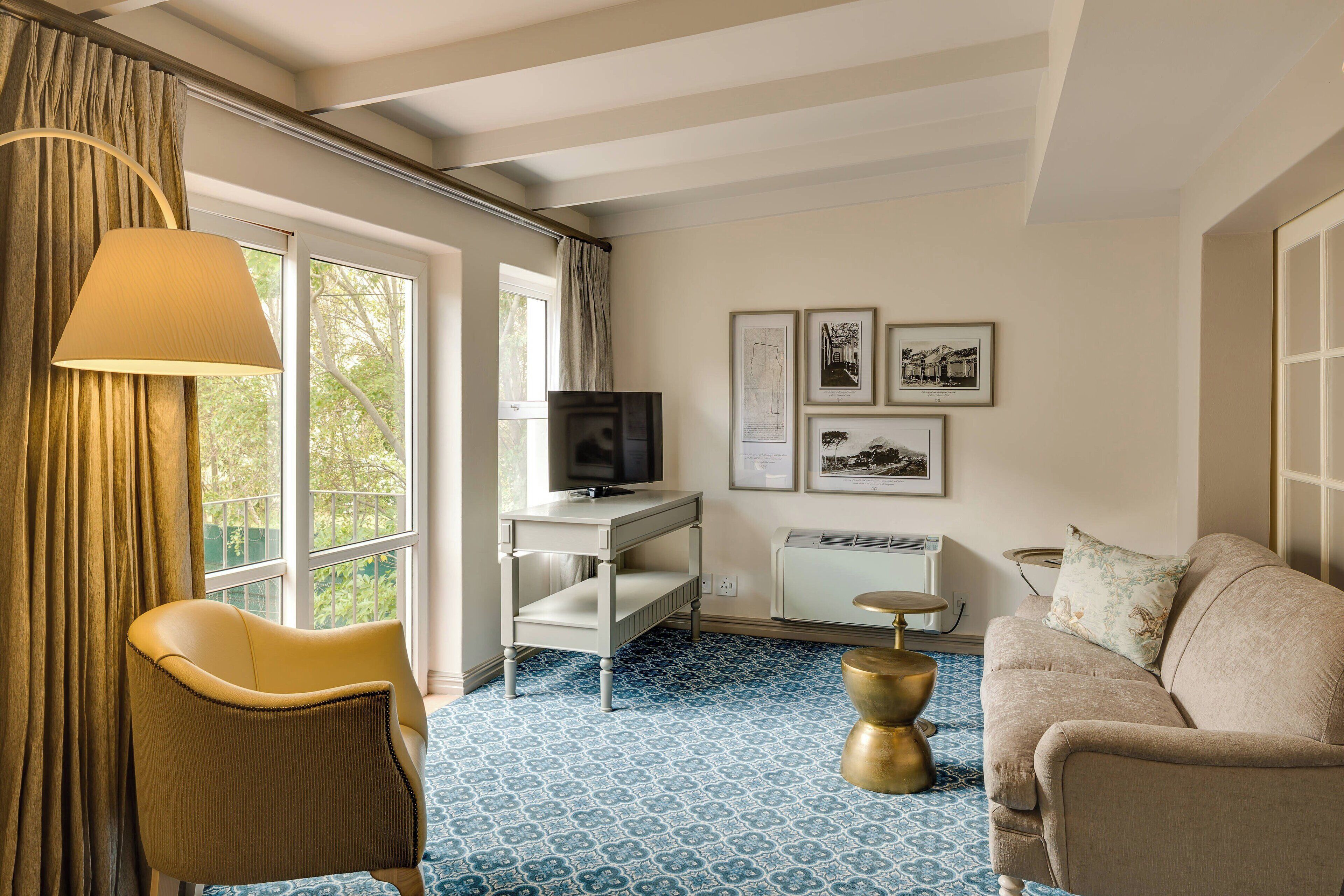 executive suite, 1 bedroom, non smoking | living room | lcd tv